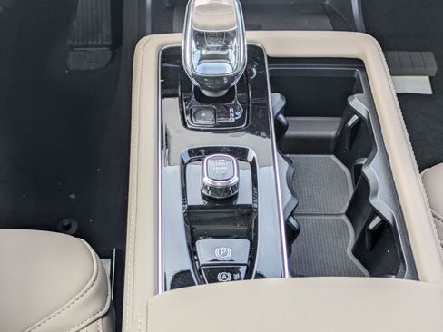 New 2026 Volvo XC90 B5 Core AWD/4WD image 14