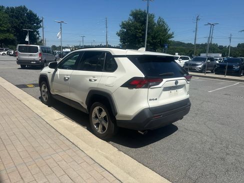 Used 2021 Toyota RAV4 XLE Premium AWD/4WD image 5