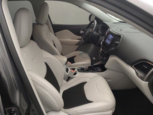Used 2020 Jeep Cherokee Latitude Plus FWD image 21