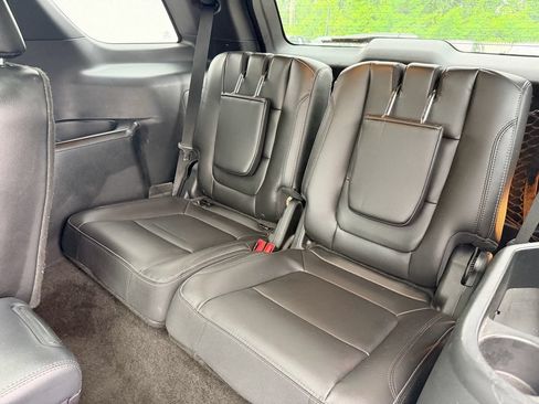 Used 2017 Ford Explorer Limited w/ Equipment Group 301A FWD image 14