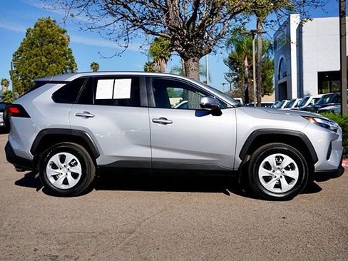 Used 2025 Toyota RAV4 LE image 7