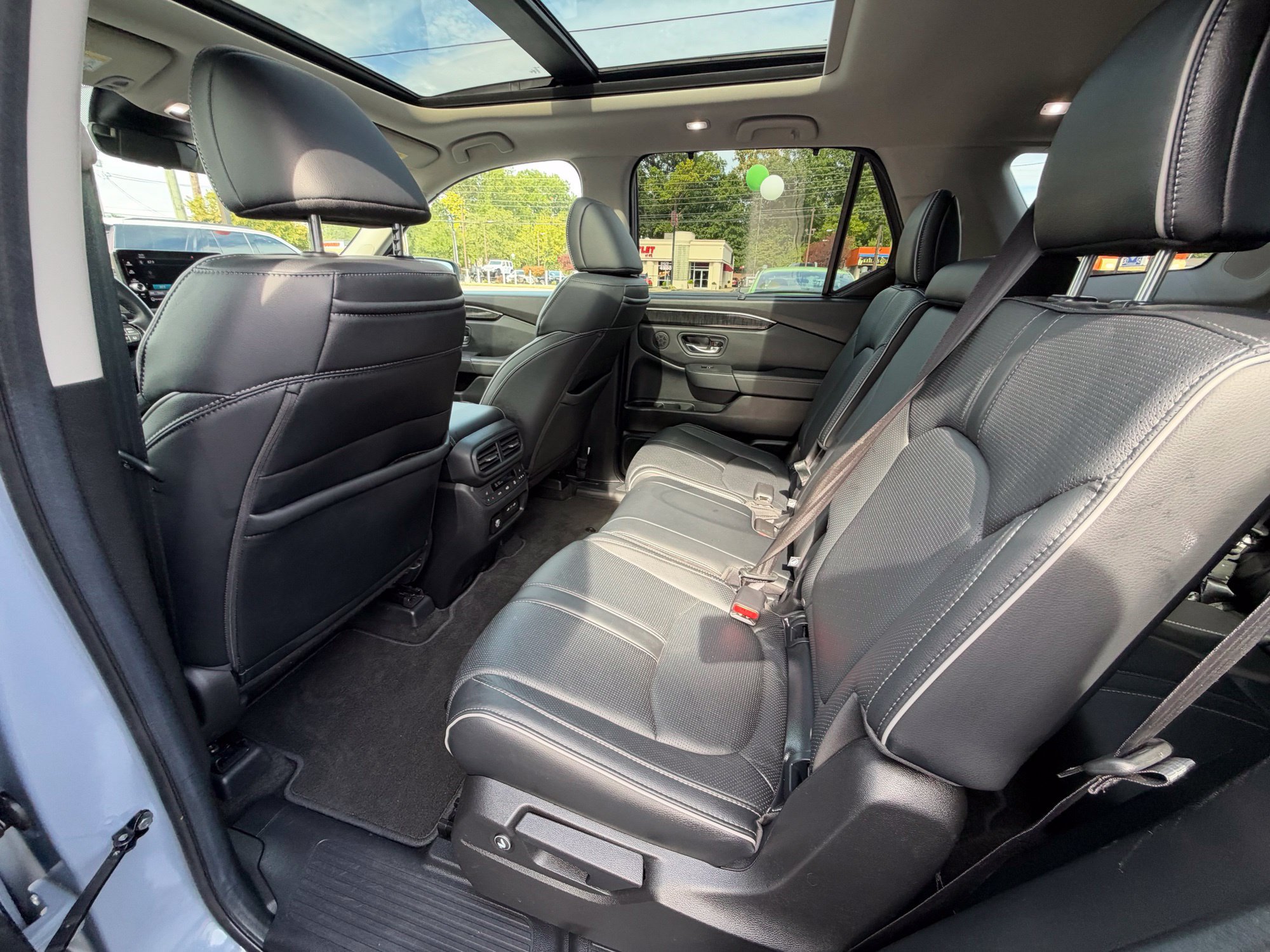 Used 2025 Honda Pilot Elite image 13
