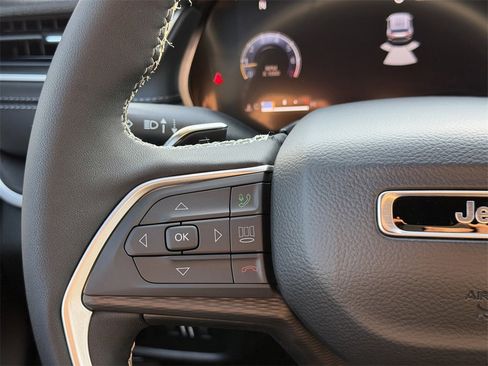 New 2025 Jeep Grand Cherokee L Altitude image 21