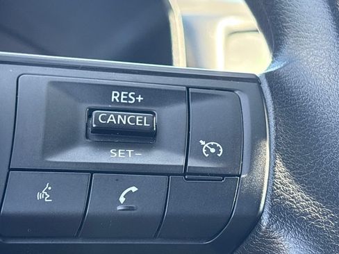 Used 2024 Nissan Rogue S FWD image 11