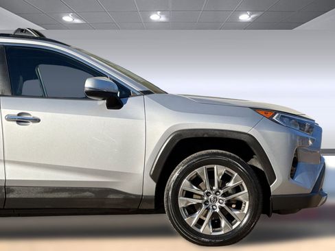 Used 2019 Toyota RAV4 Limited w/ Carpet Mat Package image 36