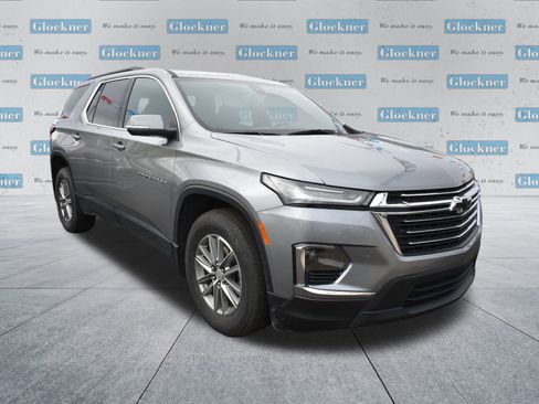 Used 2023 Chevrolet Traverse LT image 3