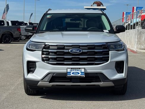 Used 2025 Ford Explorer Active image 2