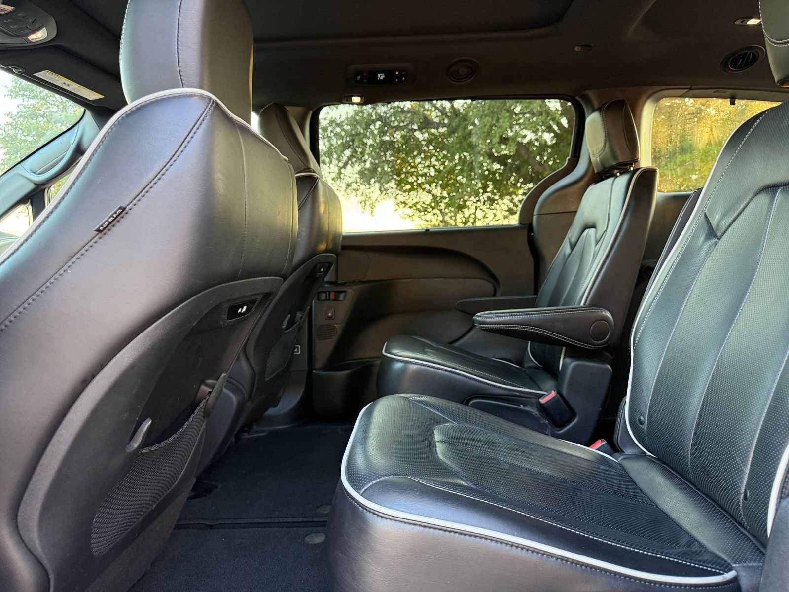 Used 2025 Chrysler Pacifica Limited FWD image 27
