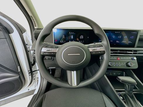 New 2026 Hyundai Tucson SE image 10