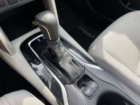 Used 2022 Toyota Corolla Cross LE image 29