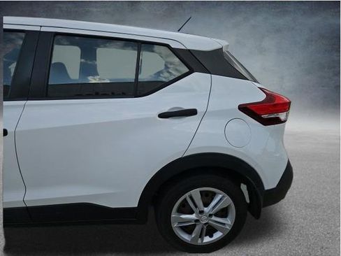 Used 2020 Nissan Kicks S FWD image 12