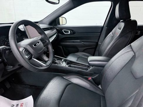 Used 2025 Jeep Compass Trailhawk AWD/4WD image 19