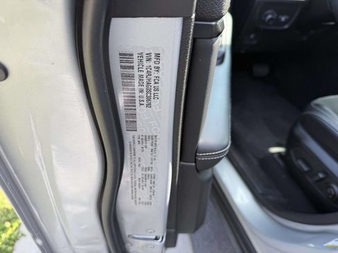 Certified 2025 Jeep Grand Cherokee Altitude AWD/4WD image 33