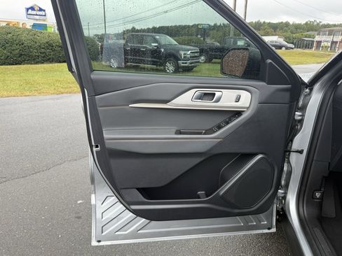 Used 2025 Ford Explorer Active image 14