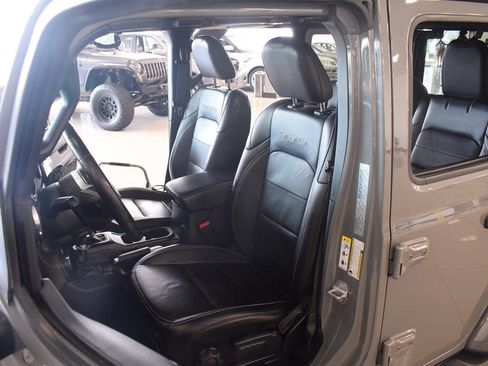 Used 2018 Jeep Wrangler Unlimited Sahara AWD/4WD image 27