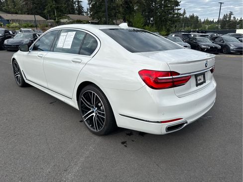 Used 2018 BMW 750i RWD image 4