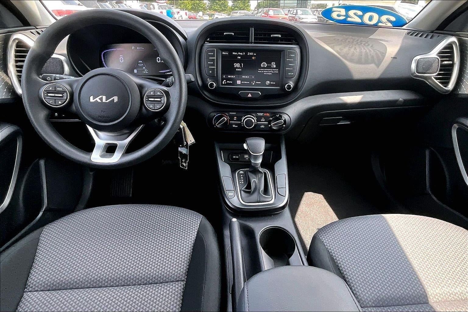 Used 2025 Kia Soul LX w/ LX Technology Package FWD image 7