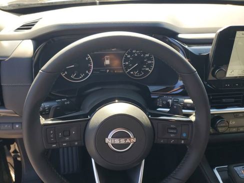 New 2025 Nissan Pathfinder SL image 13