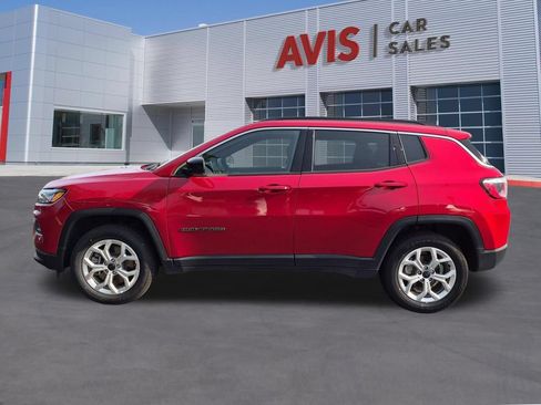 Used 2025 Jeep Compass Latitude w/ Sun & Sound Group AWD/4WD image 10