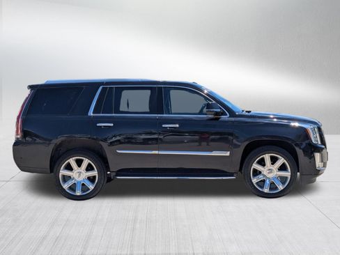 Used 2019 Cadillac Escalade Luxury AWD/4WD image 7