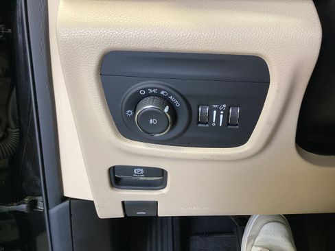 Used 2024 Jeep Grand Cherokee Limited w/ Luxury Tech Group II AWD/4WD image 24