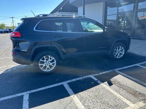 Used 2014 Jeep Cherokee Latitude w/ Cold Weather Group AWD/4WD image 6