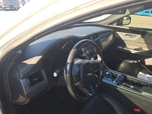 Used 2018 Jaguar XF R-Sport AWD/4WD image 8
