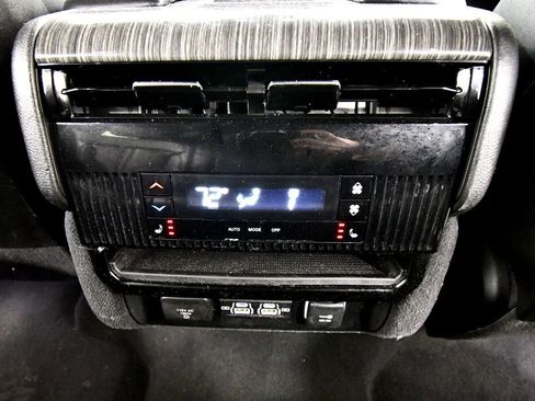 Used 2022 Jeep Wagoneer Series III image 16