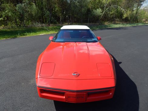 Used 1988 Chevrolet Corvette Convertible RWD image 3