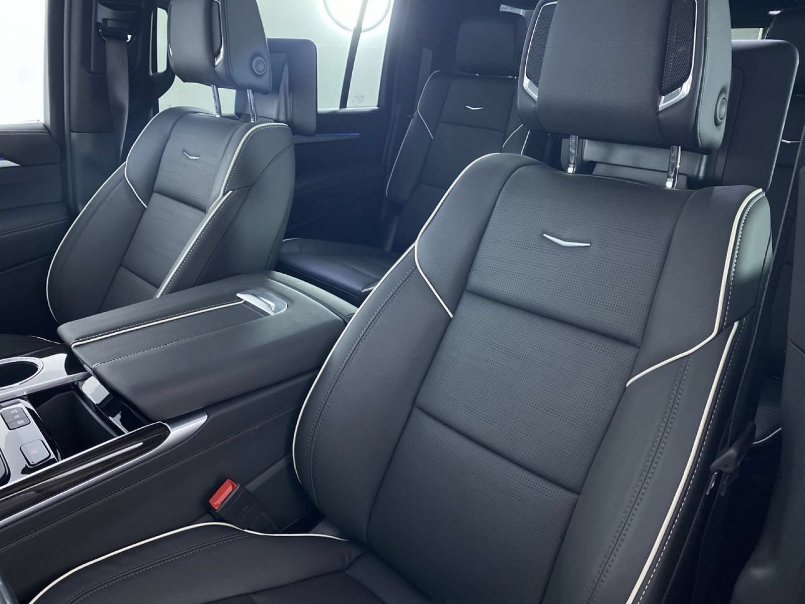 New 2026 Cadillac Escalade ESV Luxury w/ Touring Package AWD/4WD image 12
