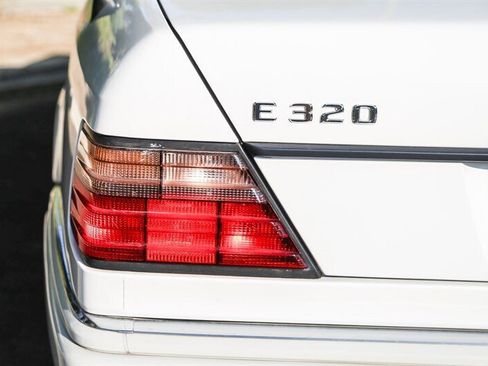 Used 1995 Mercedes-Benz E 320 Convertible image 29