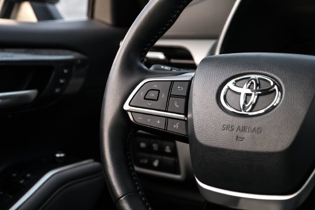 Used 2023 Toyota Highlander Platinum FWD image 21