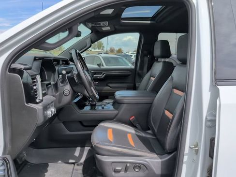 Used 2024 GMC Sierra 1500 AT4 w/ Technology Package AWD/4WD image 9