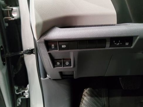 Used 2024 Toyota Sienna XLE FWD image 34