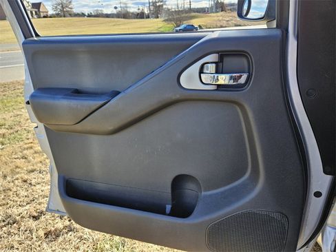 Used 2006 Nissan Frontier SE w/ (P01) Power Pkg image 28