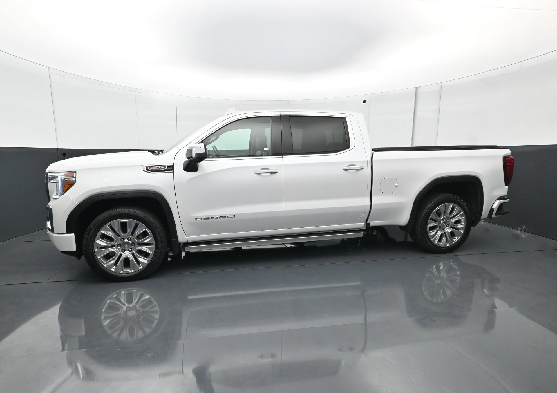 Used 2022 GMC Sierra 1500 Denali w/ Denali Premium Package AWD/4WD image 3