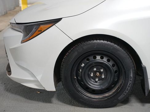 Certified 2025 Toyota Corolla LE image 5