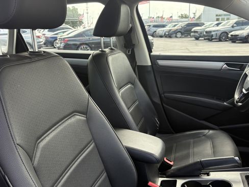 Used 2019 Volkswagen Passat 2.0T Wolfsburg w/ Wheels & Sunroof Package FWD image 33