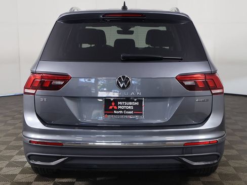 Used 2024 Volkswagen Tiguan SE w/ Panoramic Sunroof Package AWD/4WD image 12