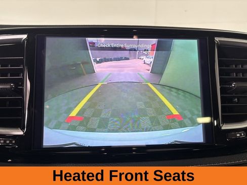 Used 2025 Chrysler Pacifica Limited image 16