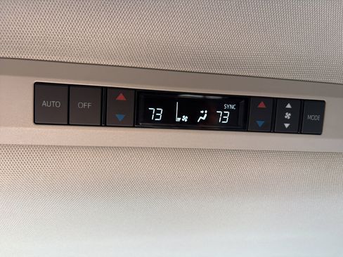 Used 2025 Toyota Sienna XLE image 13