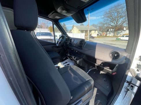 Used 2023 Mercedes-Benz Sprinter 2500 image 38