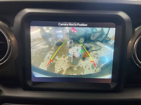 Used 2019 Jeep Wrangler Unlimited Sahara w/ Uconnect 4C Nav & Sound Group image 22