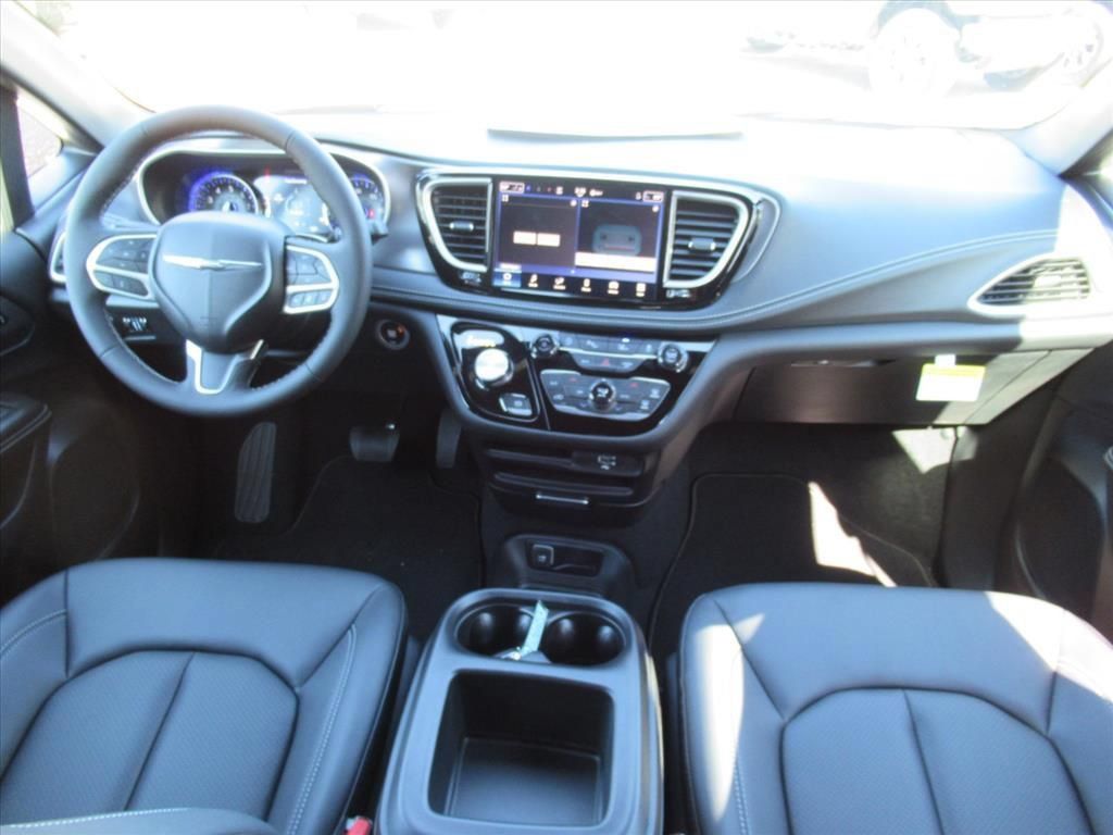 New 2026 Chrysler Pacifica Select FWD image 13