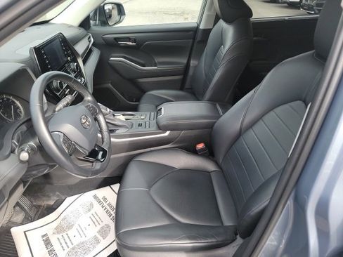 Used 2020 Toyota Highlander XLE image 5