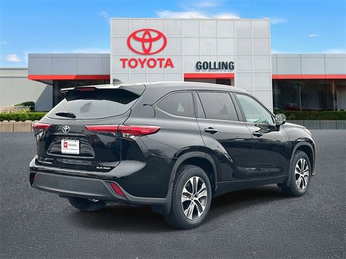 Certified 2023 Toyota Highlander XLE image 5