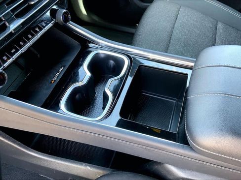 Used 2025 Chevrolet Traverse LT image 17