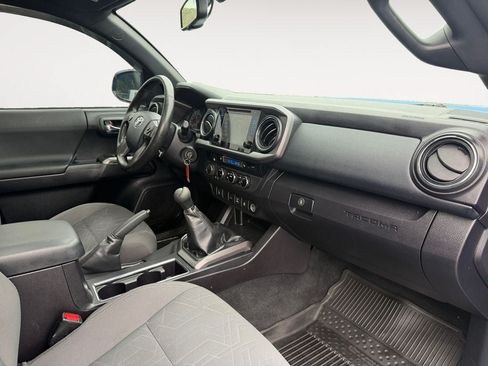 Used 2016 Toyota Tacoma TRD Off-Road w/ Premium & Technology Package AWD/4WD image 26
