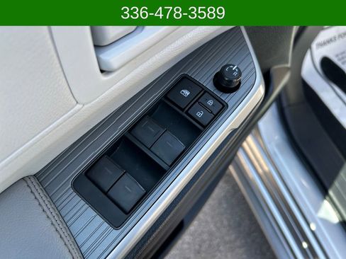 Used 2025 Toyota Sienna LE w/ LE Plus Package FWD image 11