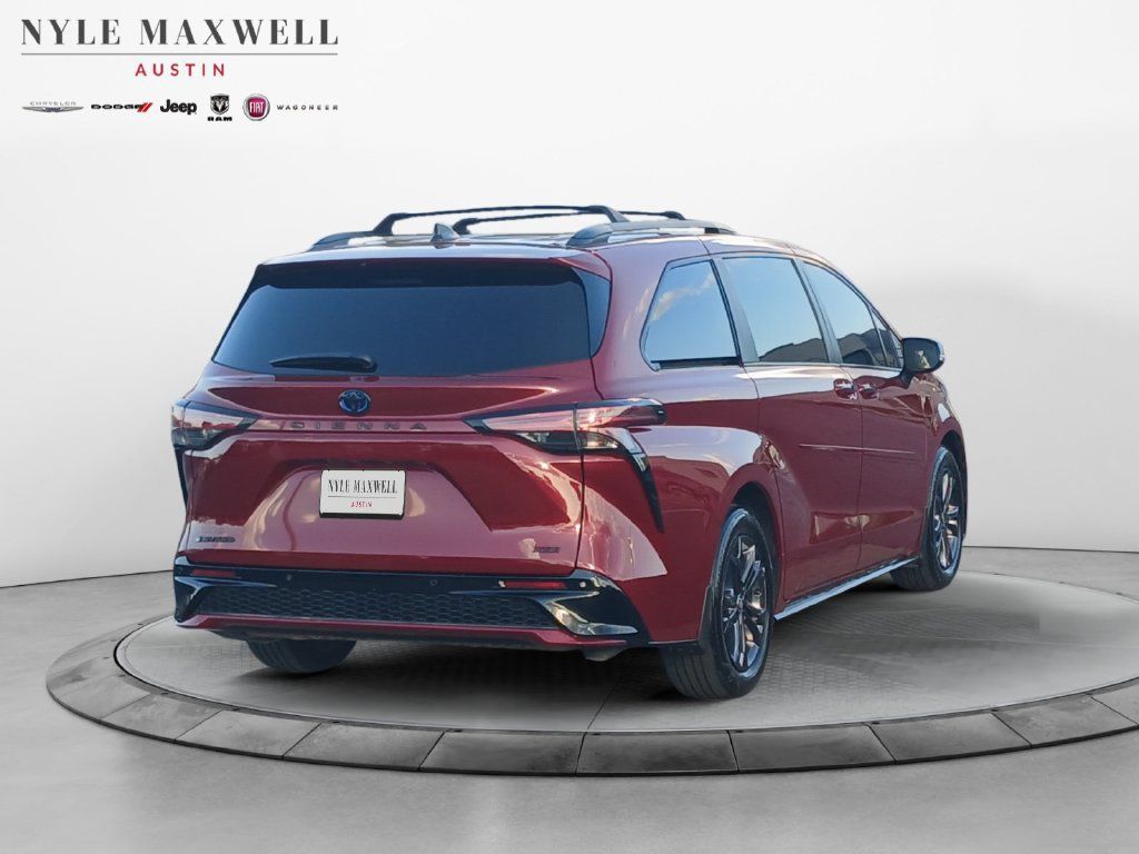 Used 2025 Toyota Sienna XSE w/ XSE Premium Package AWD/4WD image 16